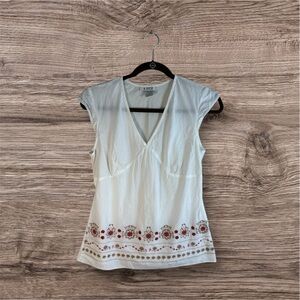 A. Byer White Top with Red and Brown Embroidery